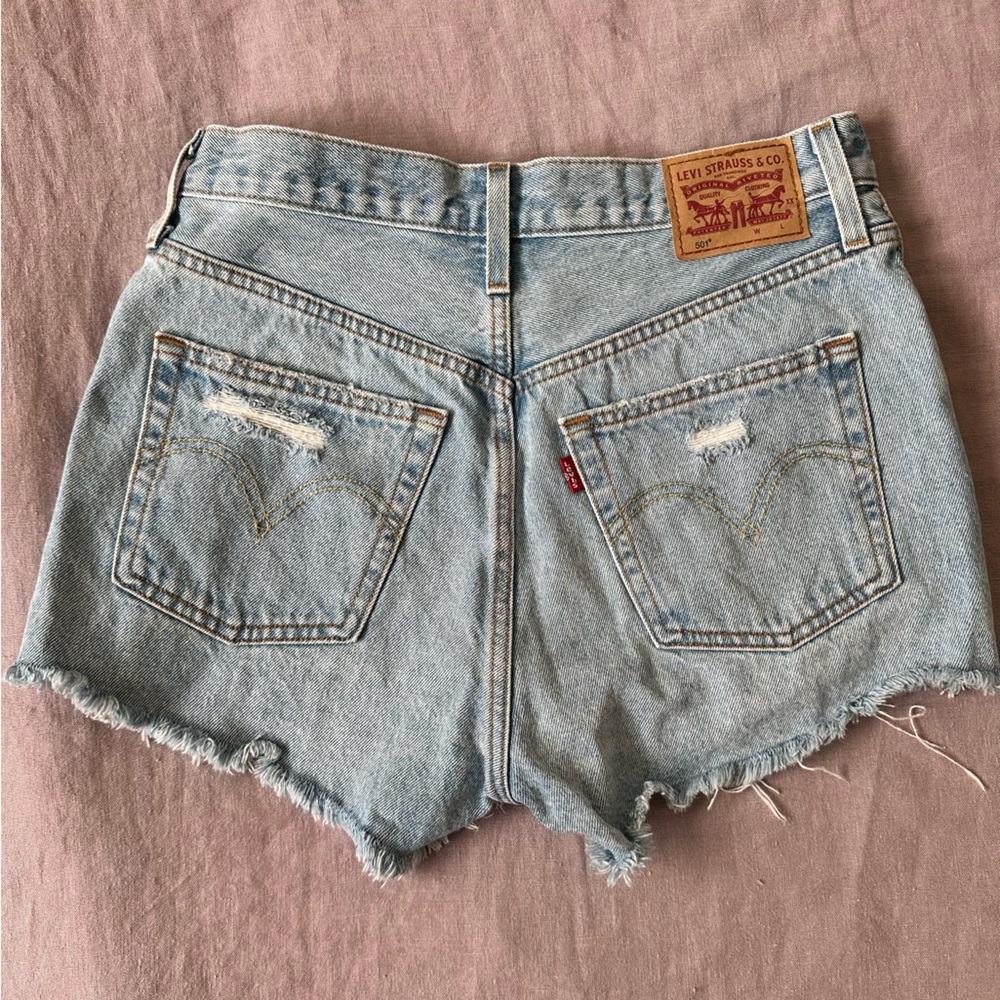 Distressed Levi’s Jean Shorts - Picture 2 of 5